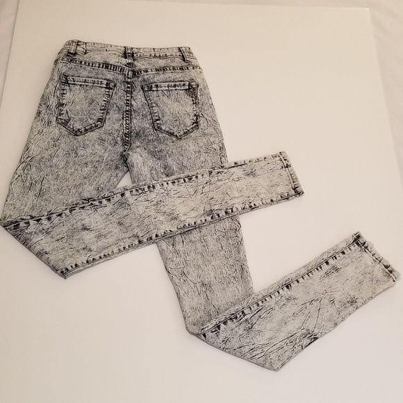 Stonewashed V.I.P. Jeans - Picture 3 of 6